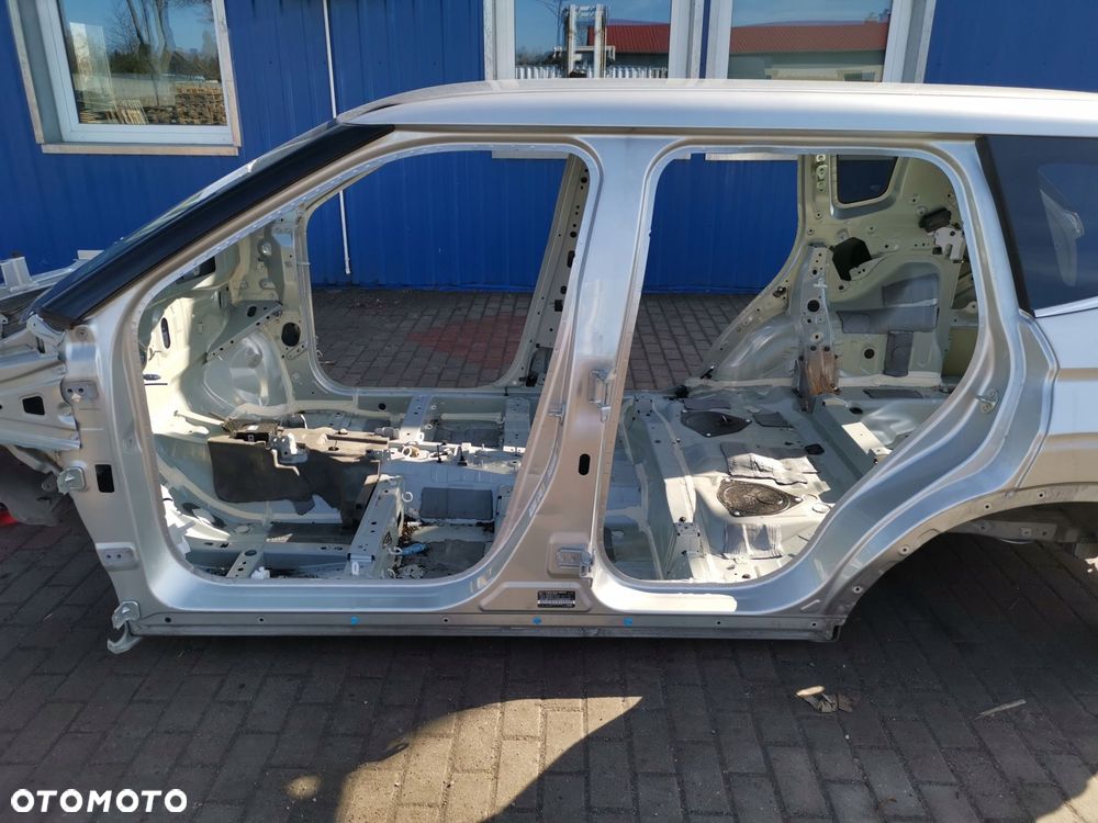 MITSUBISHI OUTLANDER IV 21 DACH ZWYKLY CWIARTKA USA - 4