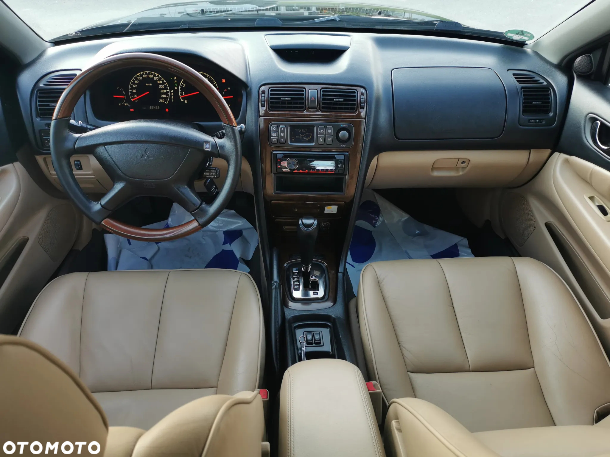 Mitsubishi Galant - 26