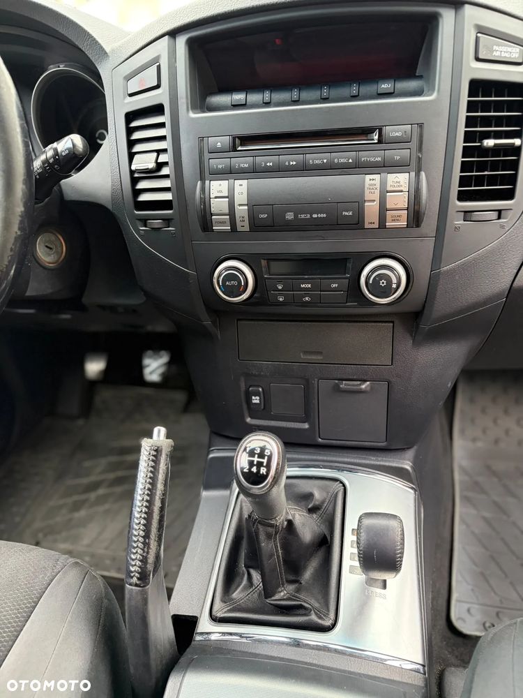 Mitsubishi Pajero - 4
