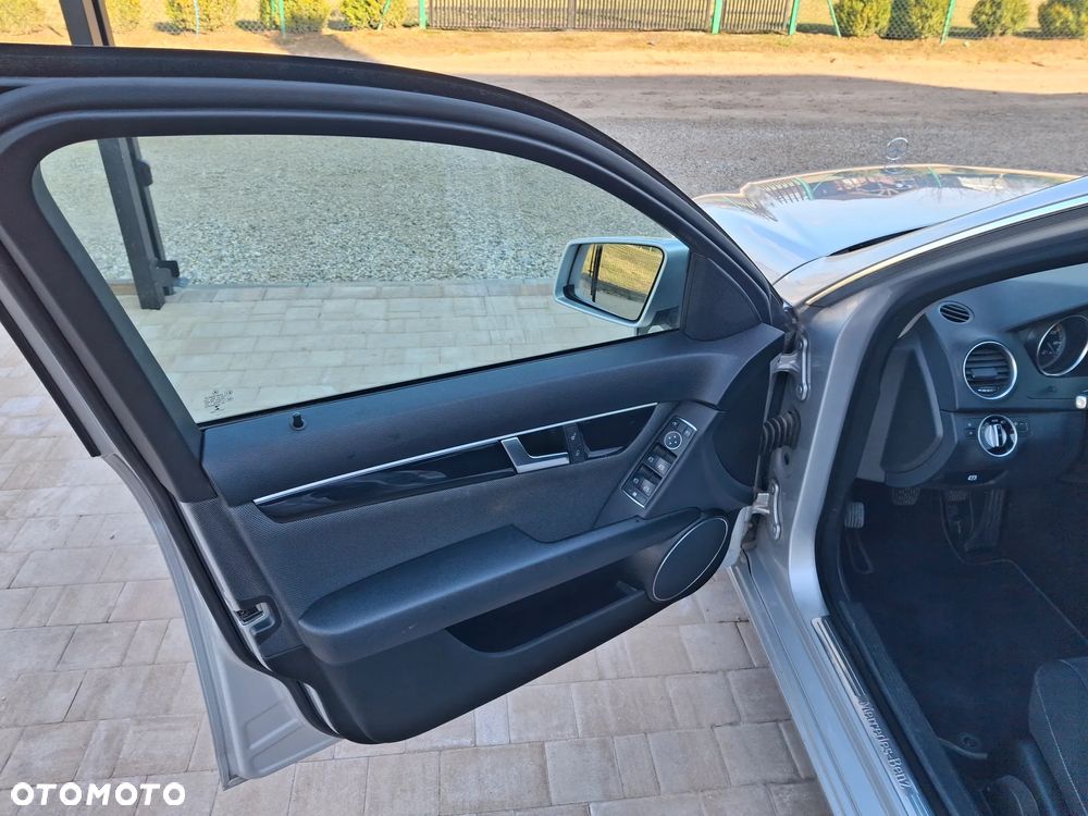 Mercedes-Benz Klasa C 220 CDI DPF BlueEFFICIENCY Edition - 19
