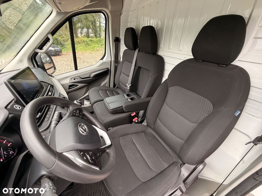 Maxus DELIVER 9 - 17
