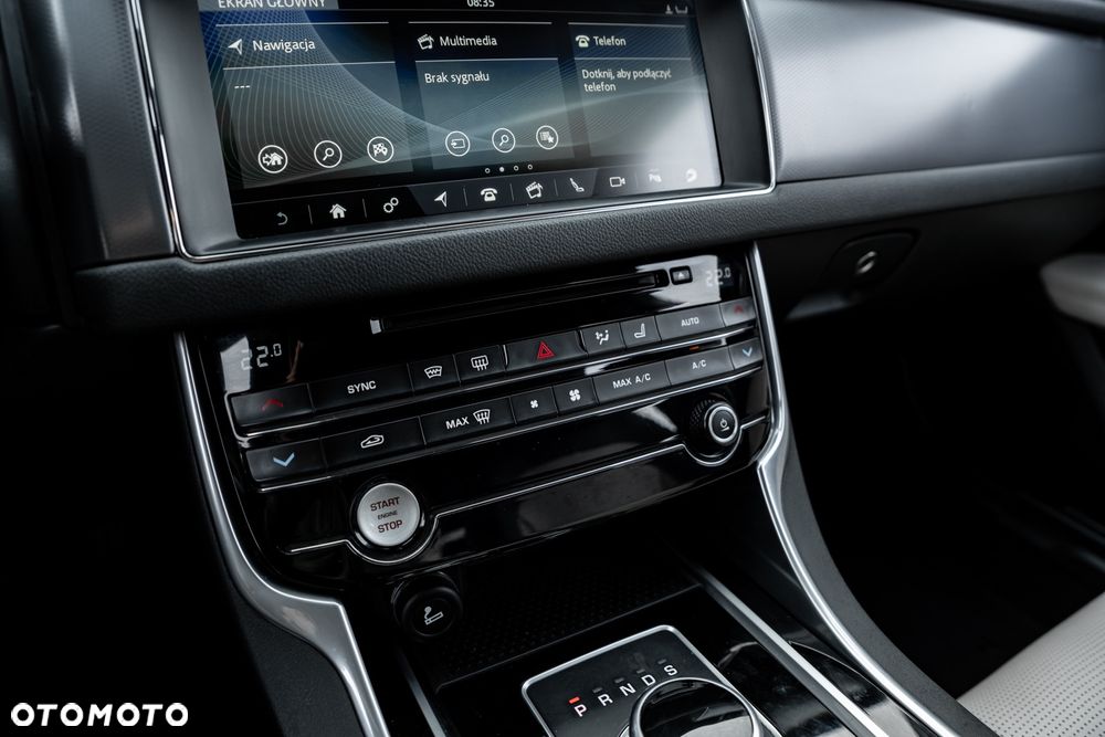 Jaguar XF 35t R-Sport - 31