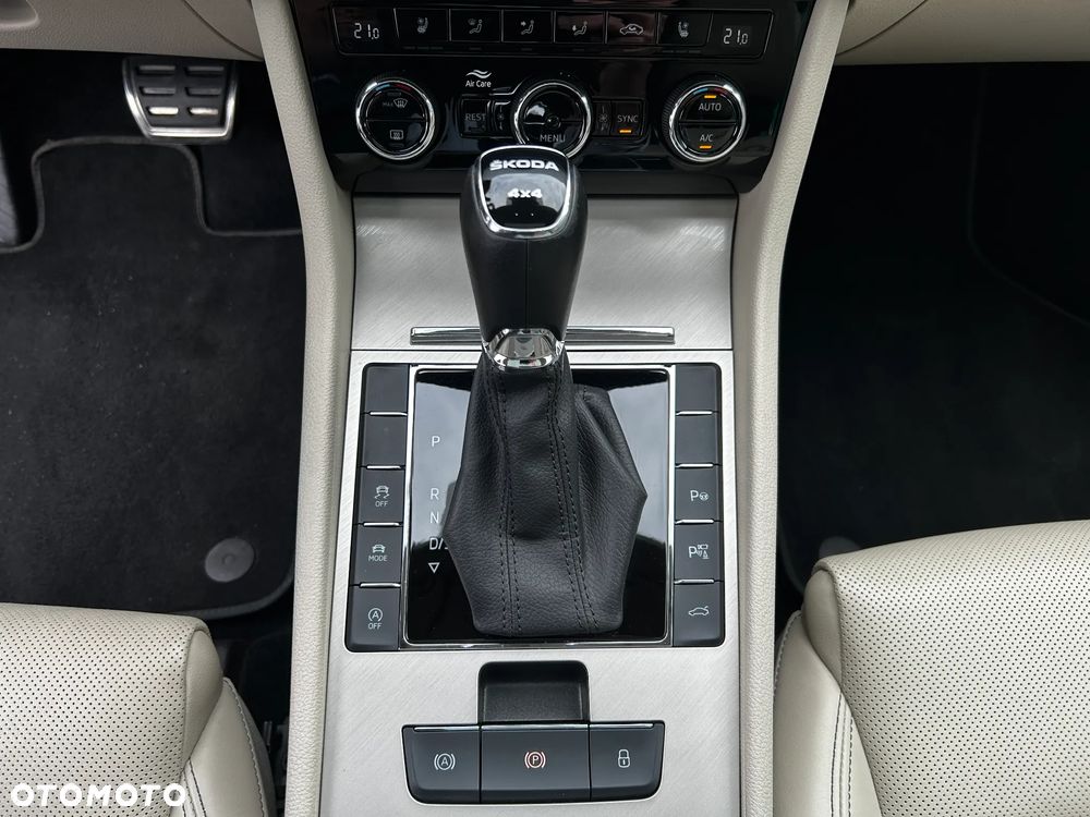 Skoda Superb 2.0 TDI SCR 4x4 L&K DSG - 33