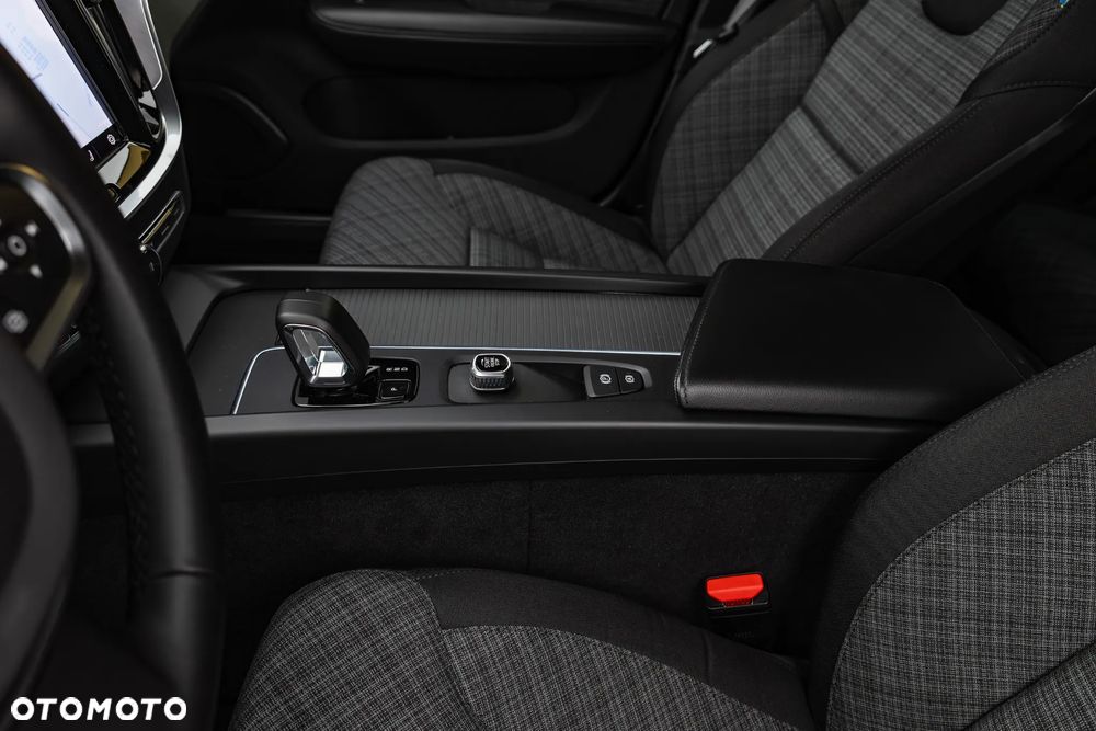 Volvo V60 B3 B Essential - 32