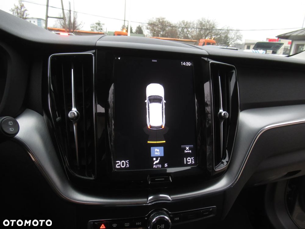 Volvo XC 60 T4 Momentum Pro - 31