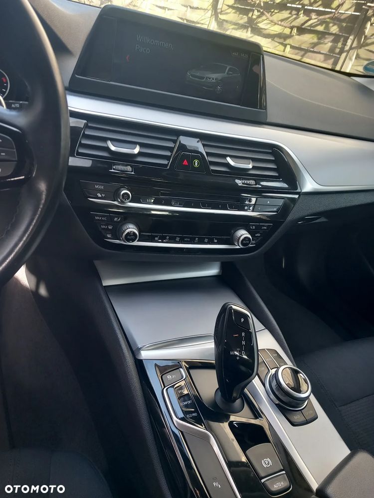 BMW Seria 5 520d Sport Line - 11