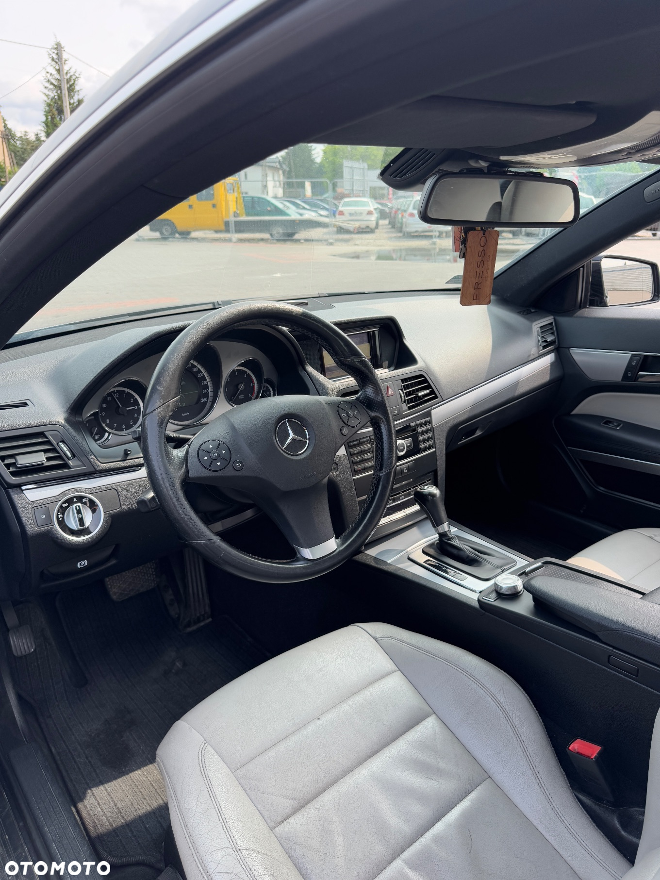 Mercedes-Benz Klasa E 220 CDI DPF Coupe BlueEFFICIENCY Automatik Avantgarde - 16