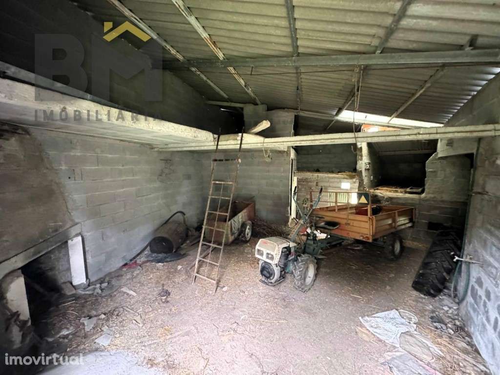 Terreno rústico com aproximadamente 1.850 m², localizado próximo do... - Grande imagem: 5/16