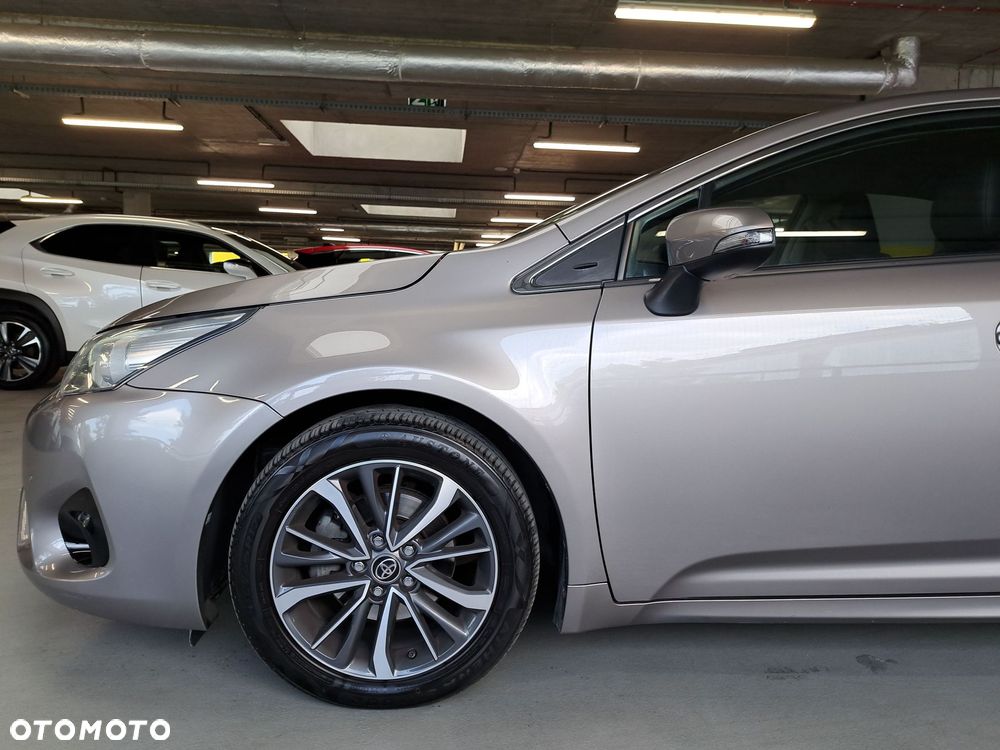 Toyota Avensis 2.0 Premium MS - 40
