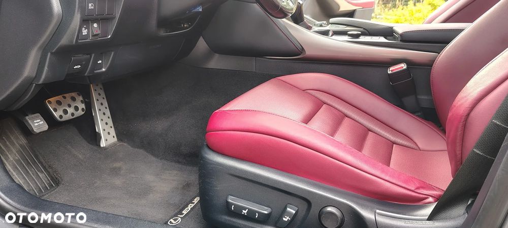 Lexus IS 200t / 300 F Sport - 11