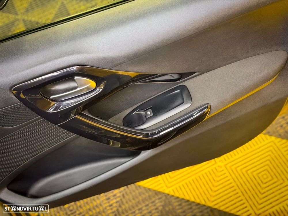 Peugeot 208 1.6 e-HDi SE Style - 13