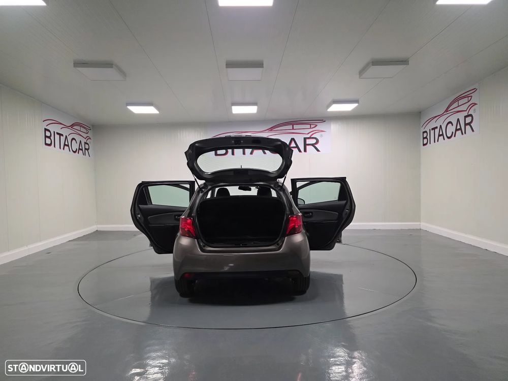 Toyota Yaris 1.5 HSD Comfort+P.Style - 25