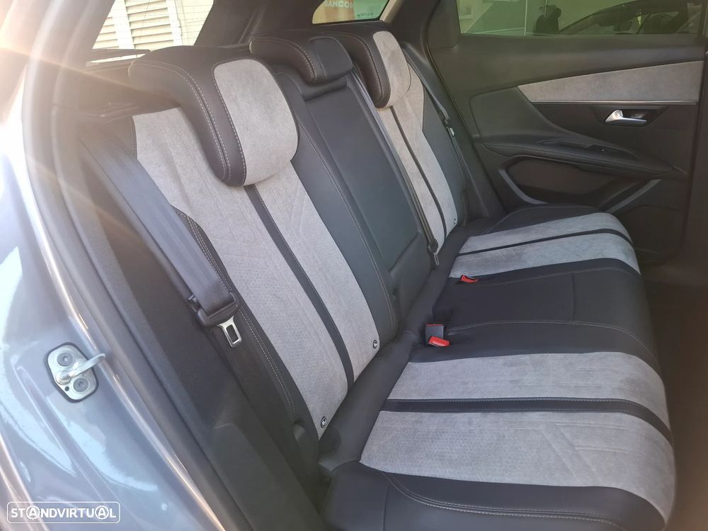 Peugeot 3008 1.6 Hybrid4 GT Pack e-EAT8 - 38