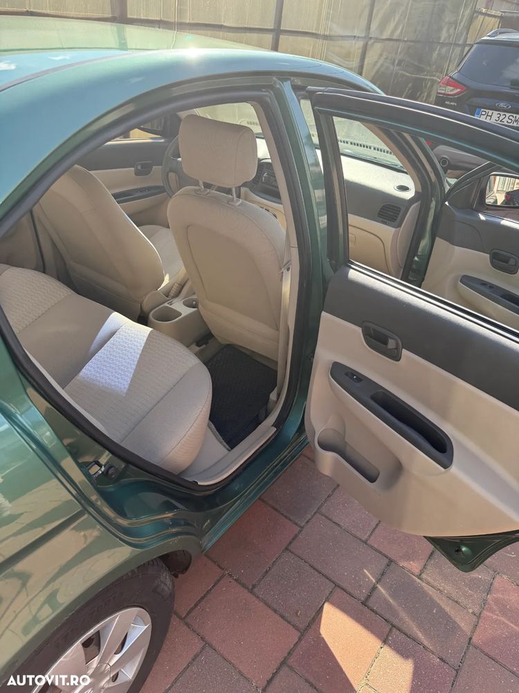 Hyundai Accent - 8