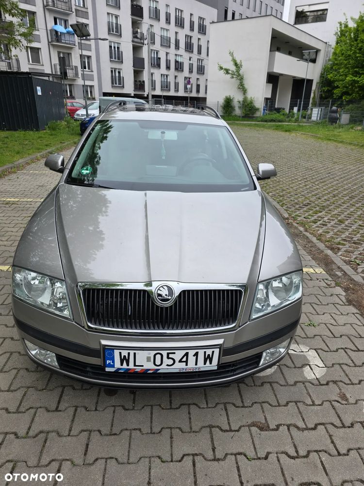 Skoda Octavia 1.6 FSI Automatik Ambiente - 2