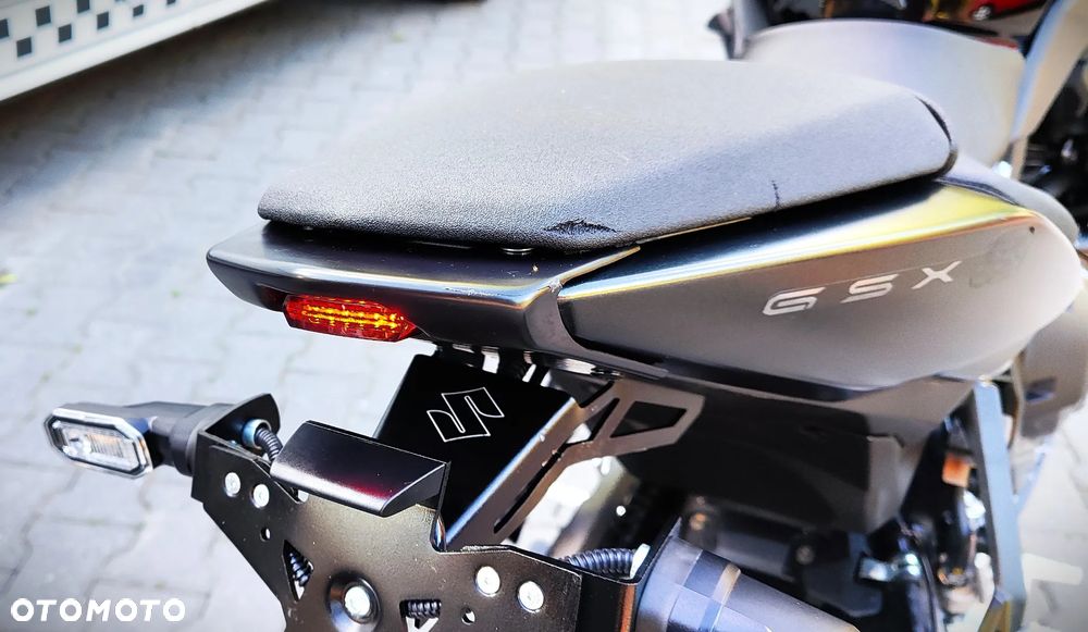 Suzuki GSX - 21