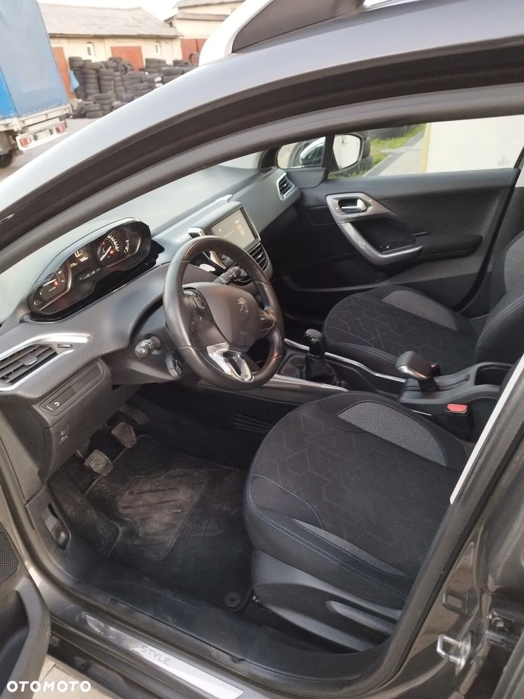 Peugeot 2008 - 8
