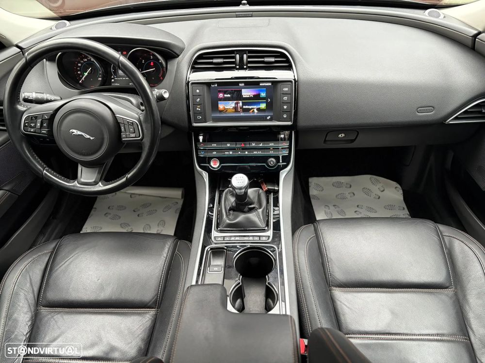 Jaguar XE E-Performance Prestige - 8