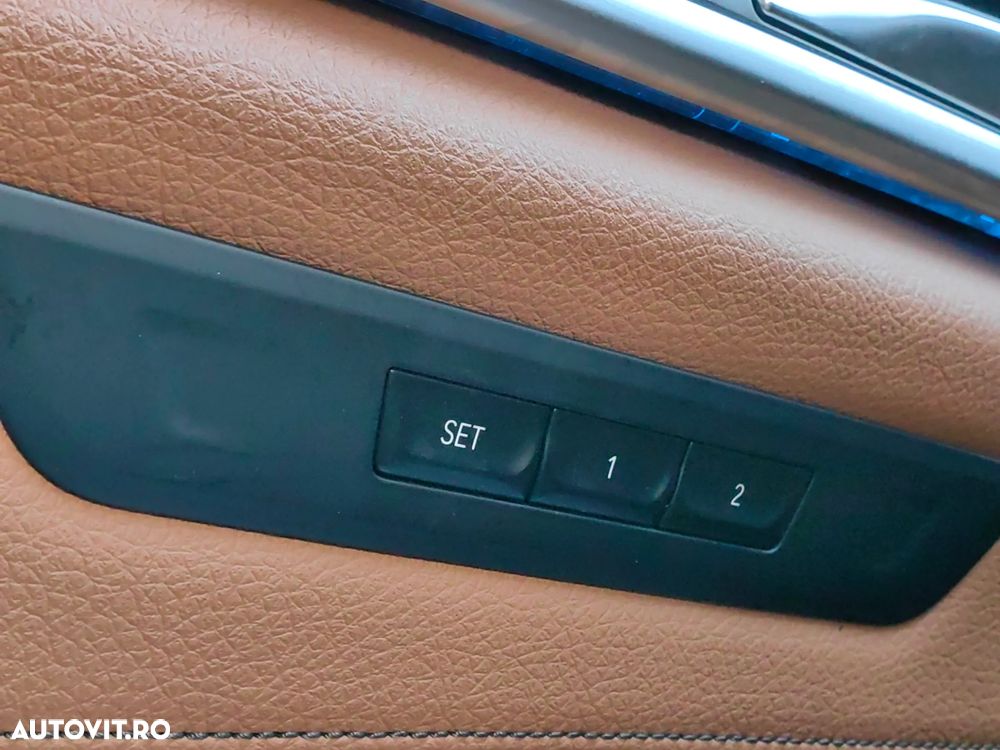 BMW Seria 5 530e Aut. Luxury Line - 34