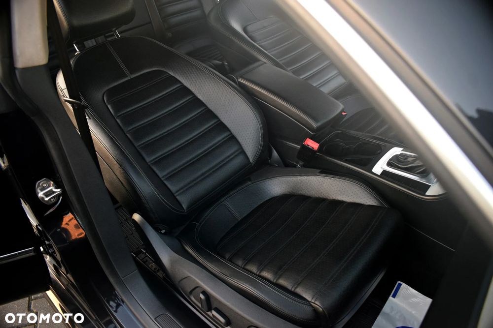 Volkswagen Passat CC - 37