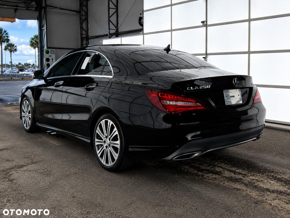 Mercedes-Benz CLA 250 4Matic 7G-DCT AMG Line - 5