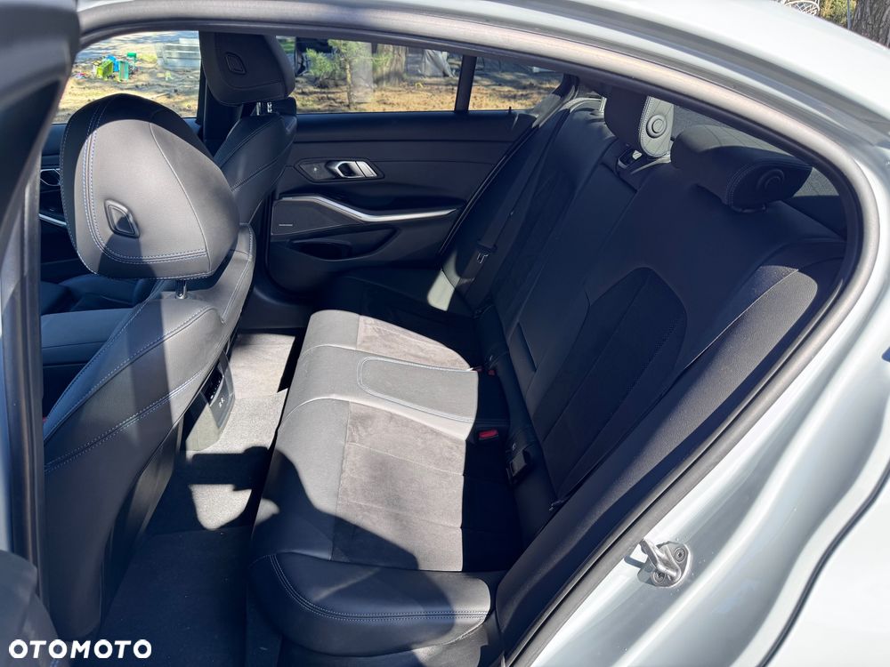 BMW Seria 3 320d xDrive mHEV M Sport - 19