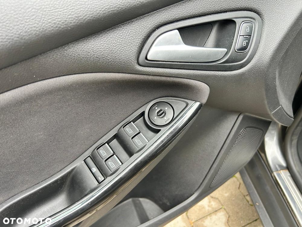 Ford Focus 1.0 EcoBoost Trend Edition - 33