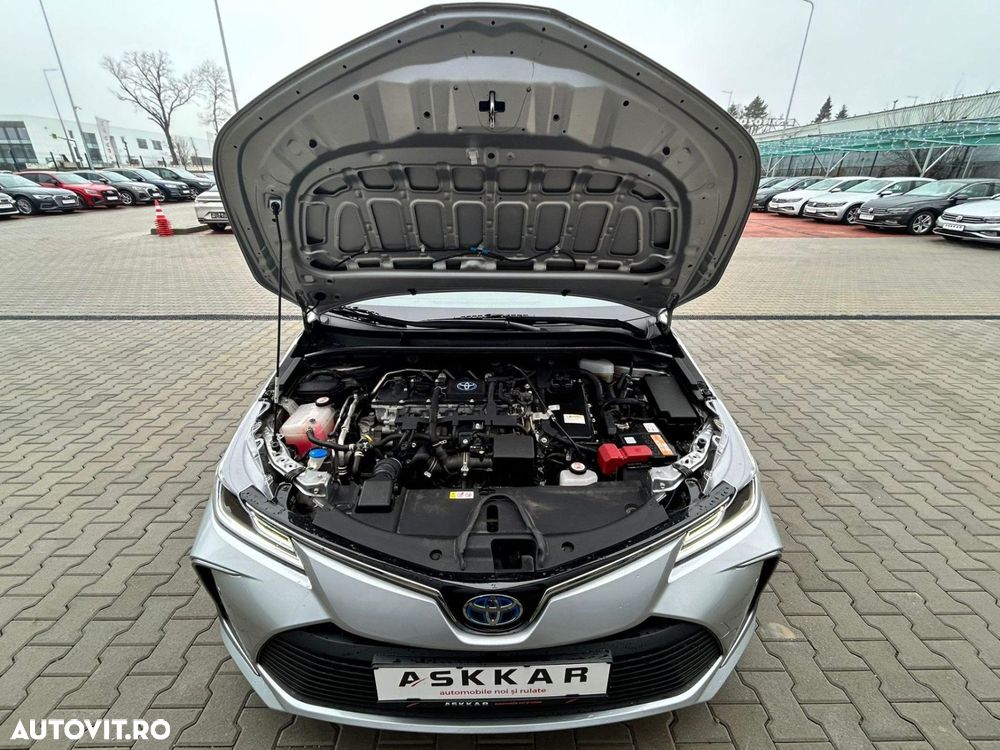 Toyota Corolla 1.8 HSD Business - 31