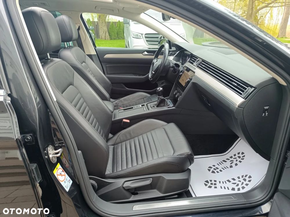 Volkswagen Passat 2.0 TDI (BlueMotion Technology) Highline - 32