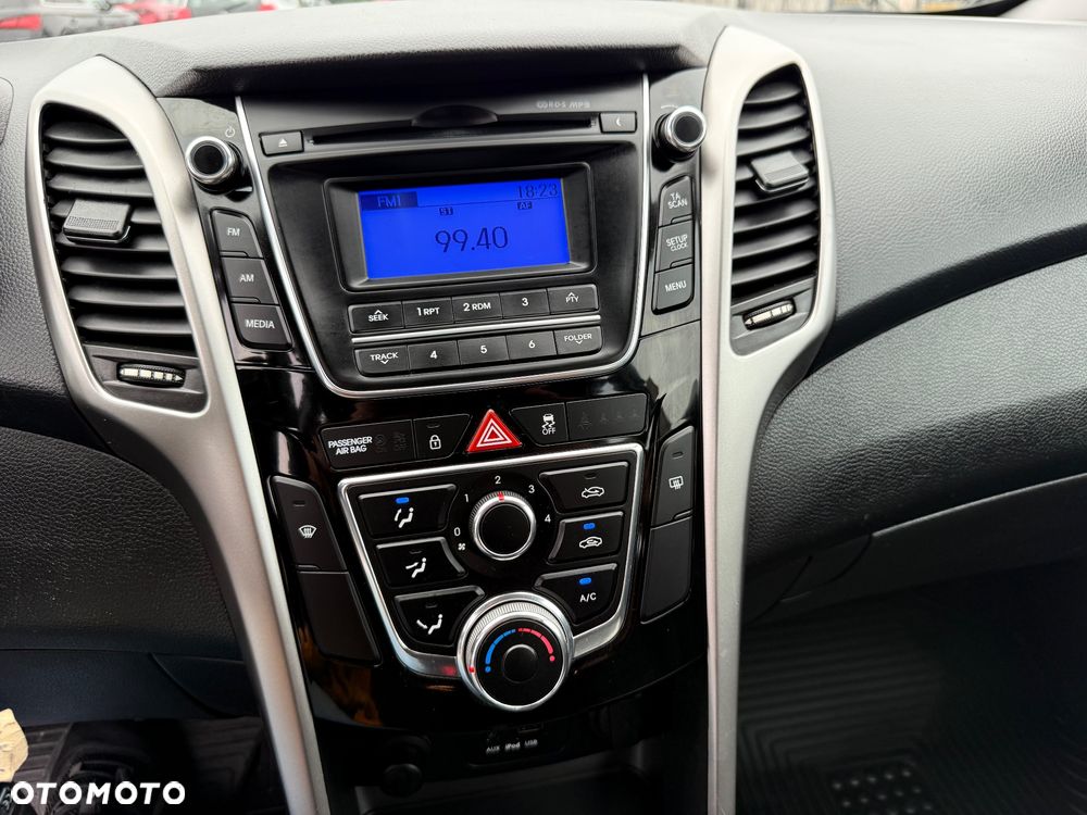 Hyundai i30 1.4 Base + - 7