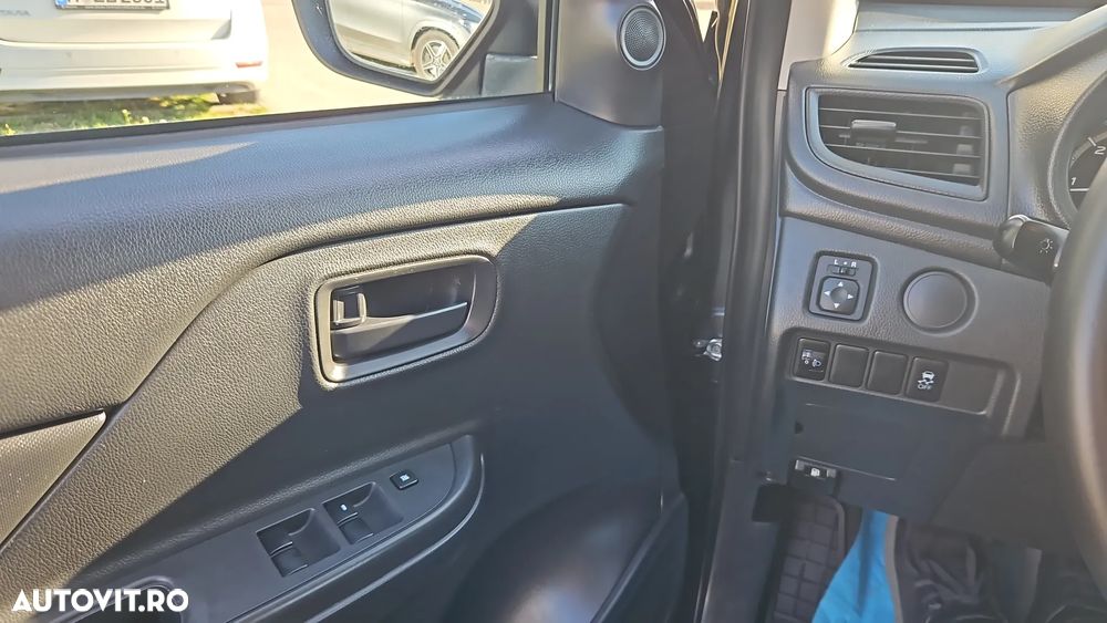 Mitsubishi L200 Double Cab 2.2 DI-D M/T Intense - 11