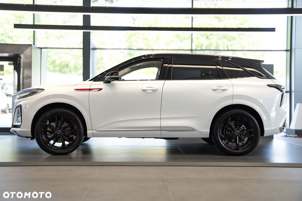 Hongqi HS3 - 13