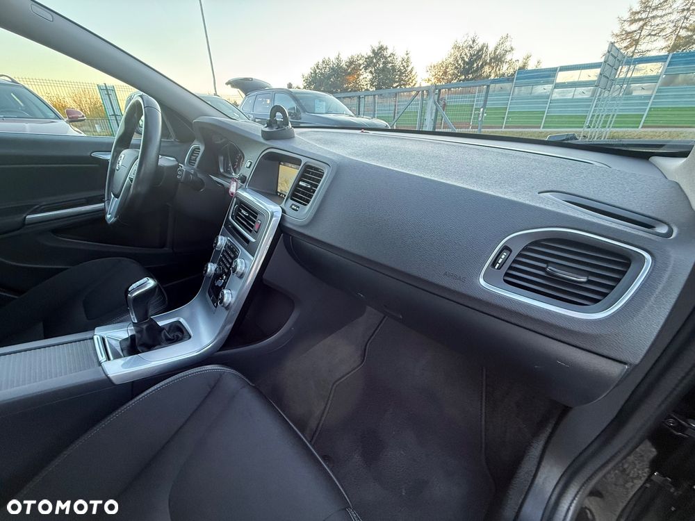 Volvo V60 D2 Summum - 29