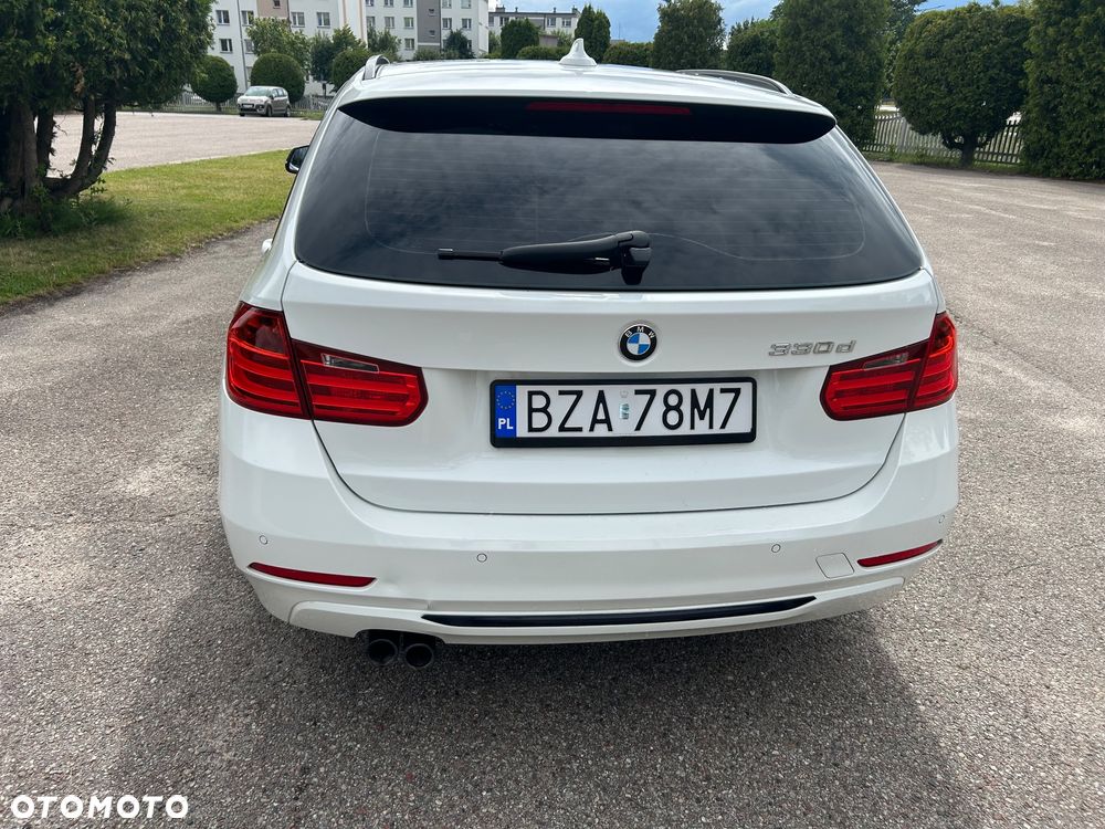 BMW Seria 3 330d Sport Line - 9