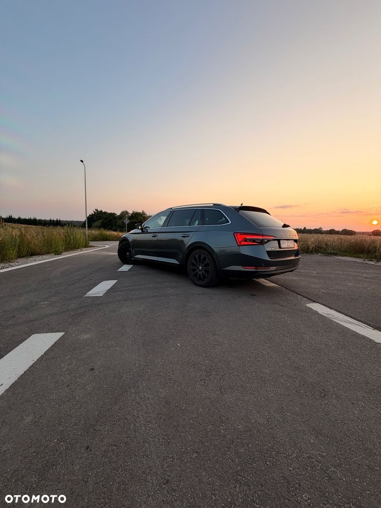 Skoda Superb 2.0 TDI SCR 4x4 Style DSG - 8