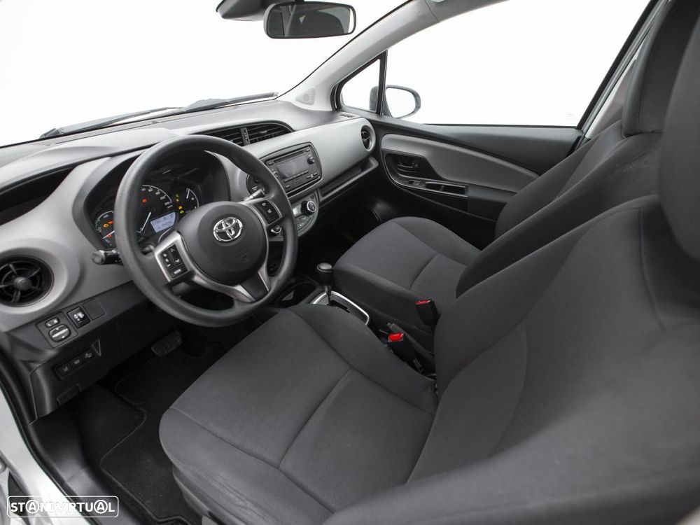 Toyota Yaris 1.5 HSD Active - 8