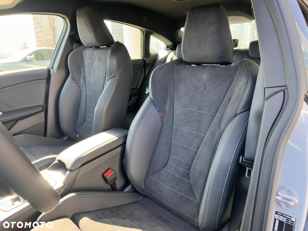 BMW Seria 2 220i mHEV - 21