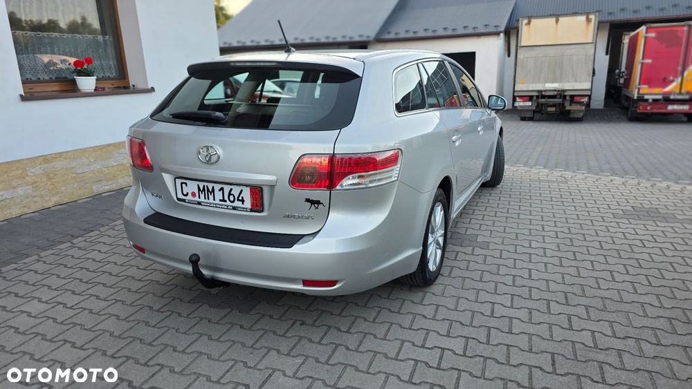 Toyota Avensis 1.8 Comfort - 8