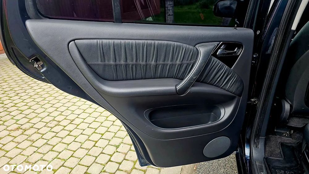 Mercedes-Benz ML - 24