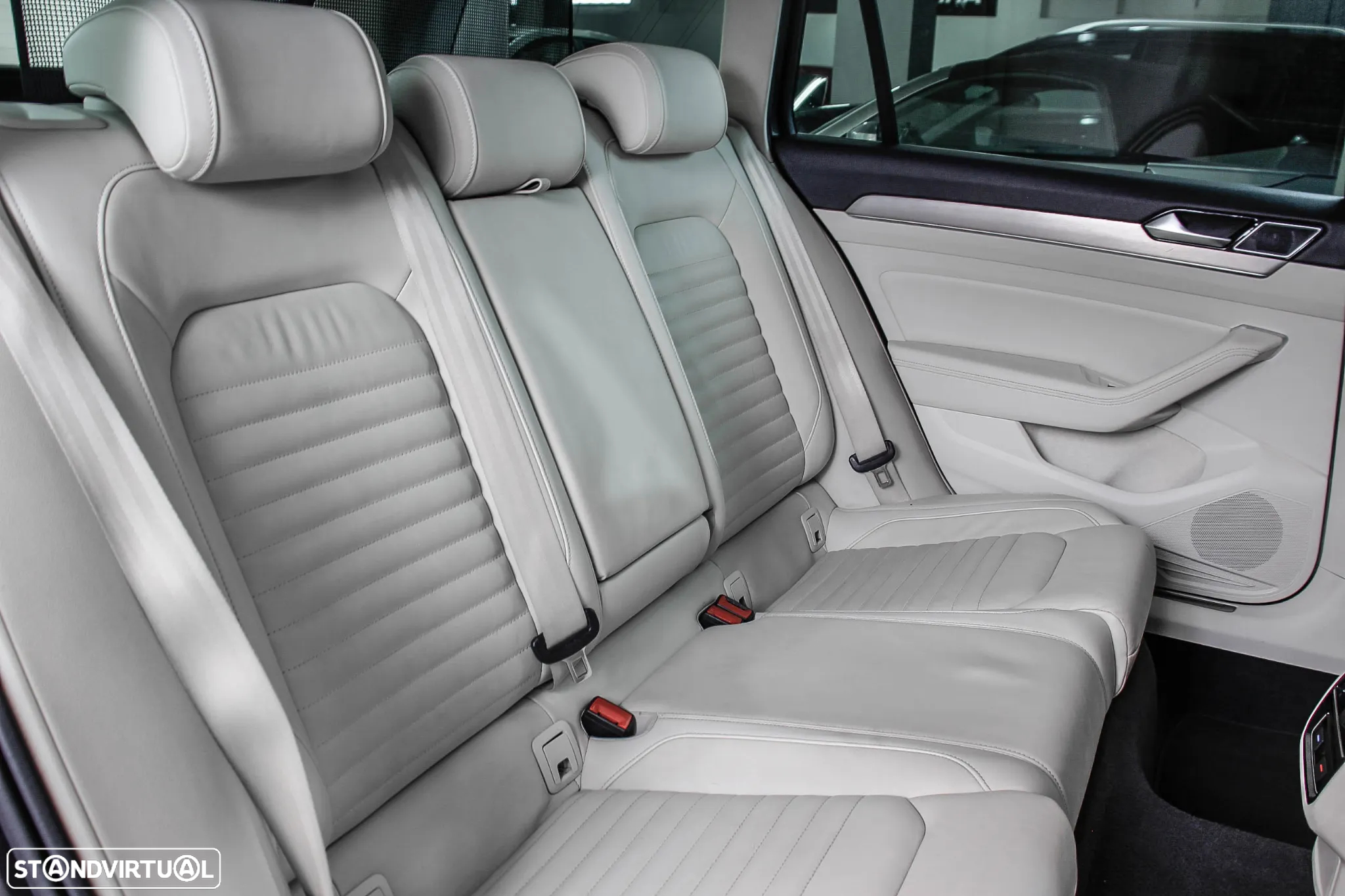 VW Passat Variant 2.0 TDi Highline - 17