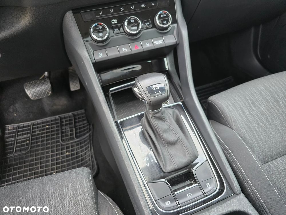 Skoda Karoq 2.0 TDI SCR 4x4 DSG Sportline - 30