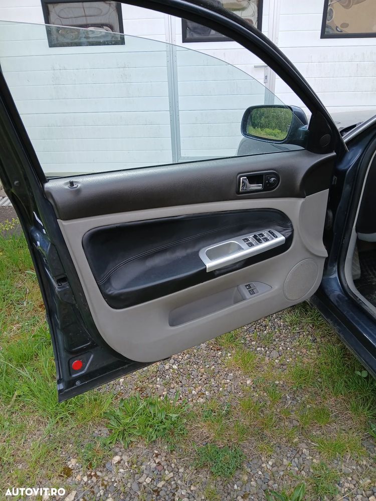 Volkswagen Passat - 12
