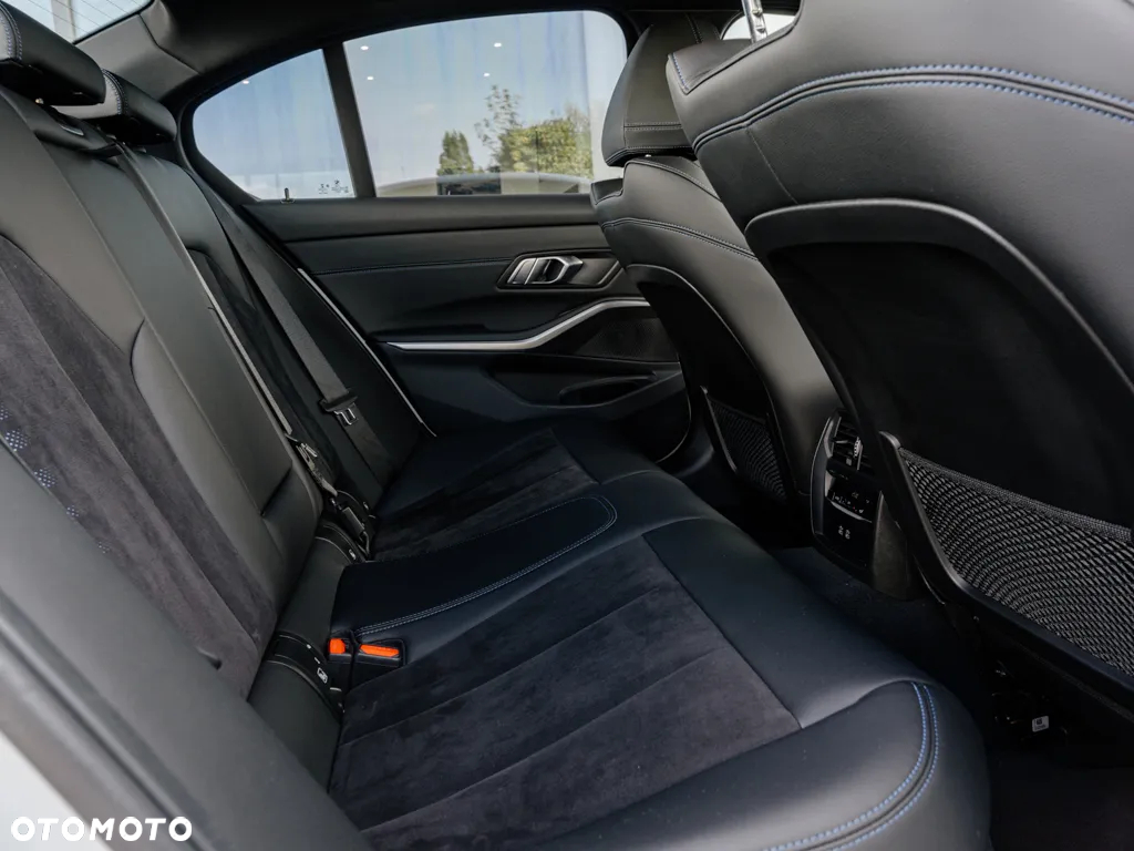 BMW Seria 3 318i M Sport - 13