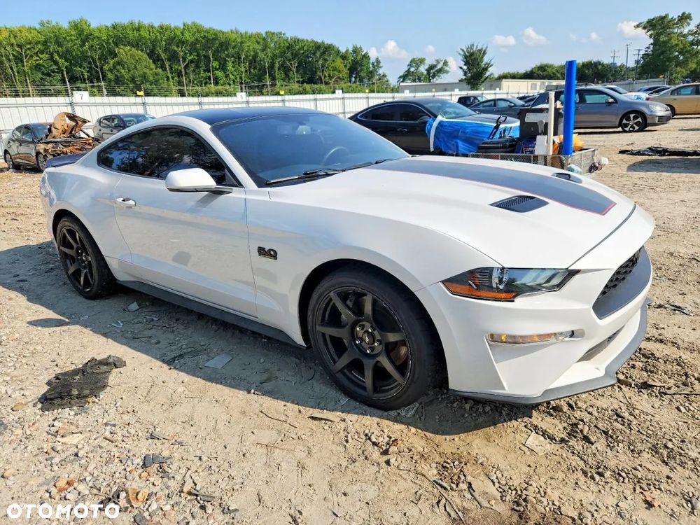 Ford Mustang - 1