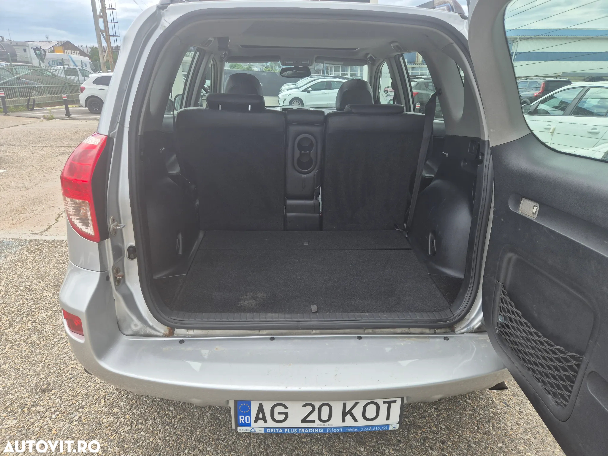 Toyota RAV4 2.2 D-4D Luxury - 11