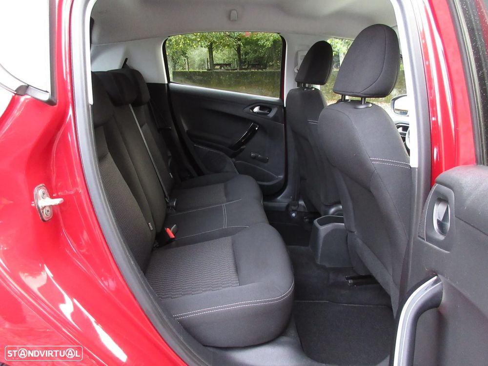 Peugeot 208 1.2 VTi SE Style - 28