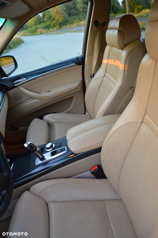 BMW X5 4.8i xDrive - 11