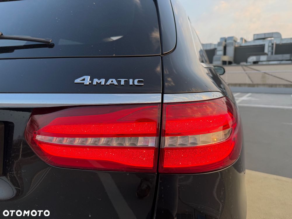 Mercedes-Benz Klasa E 220 d 4-Matic 9G-TRONIC - 11