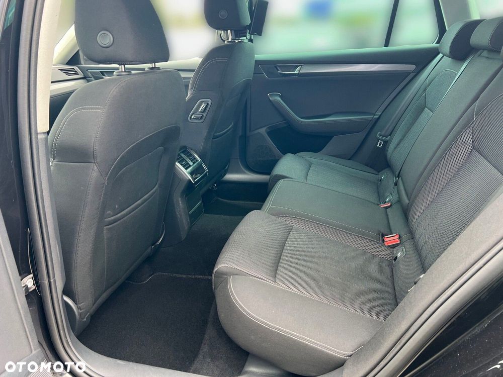 Skoda Superb 2.0 TDI SCR Style DSG - 30