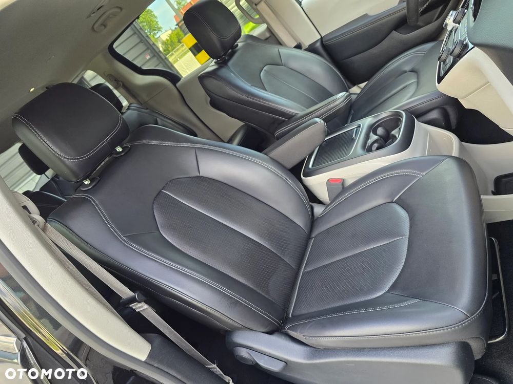 Chrysler Pacifica - 34